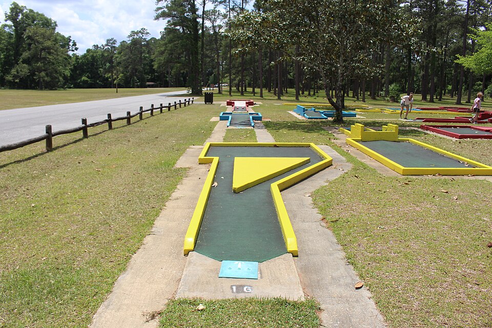Glow Jungle Golf
