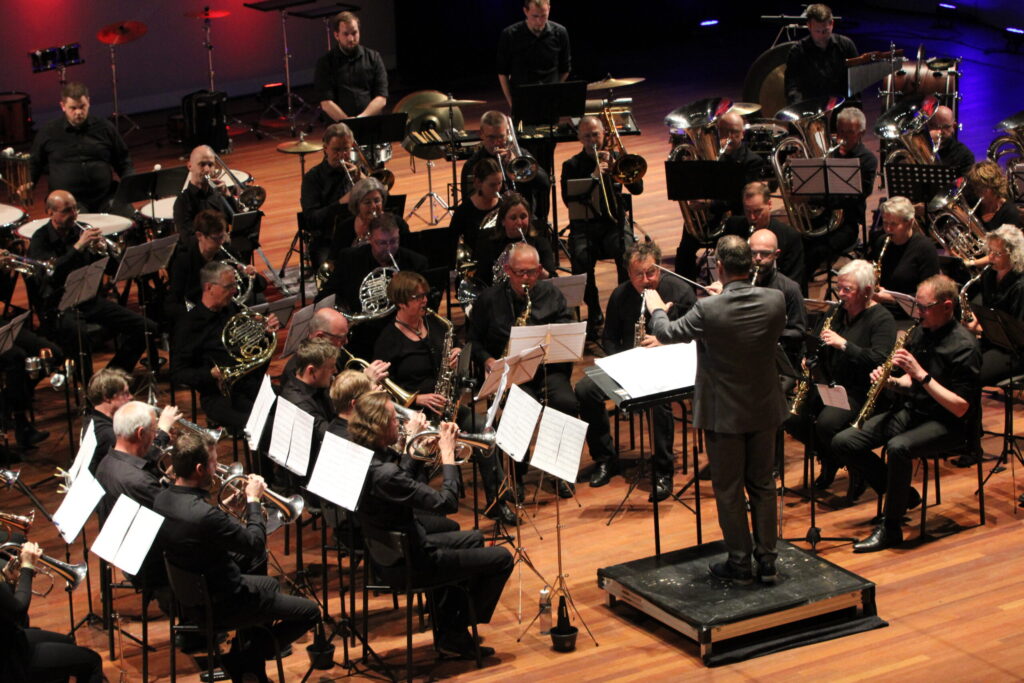 HRFSTWND: CMV Euphonia Wilsum en Veenendaalse Harmonie Caecilia in Overijssel