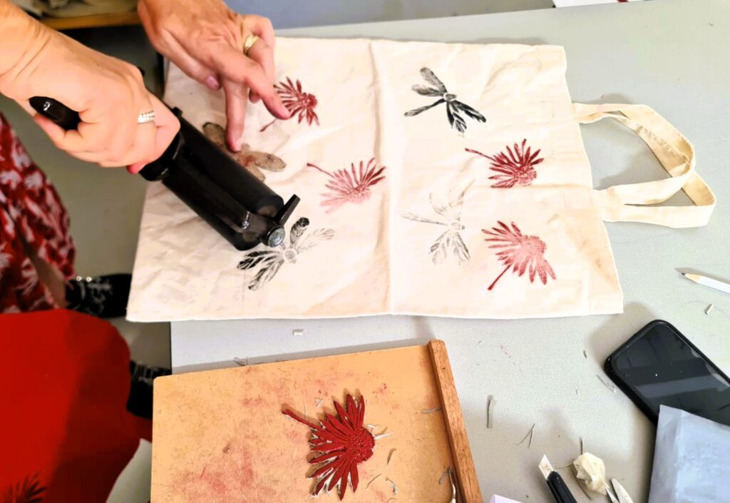 Workshop lino op stof in Overijssel