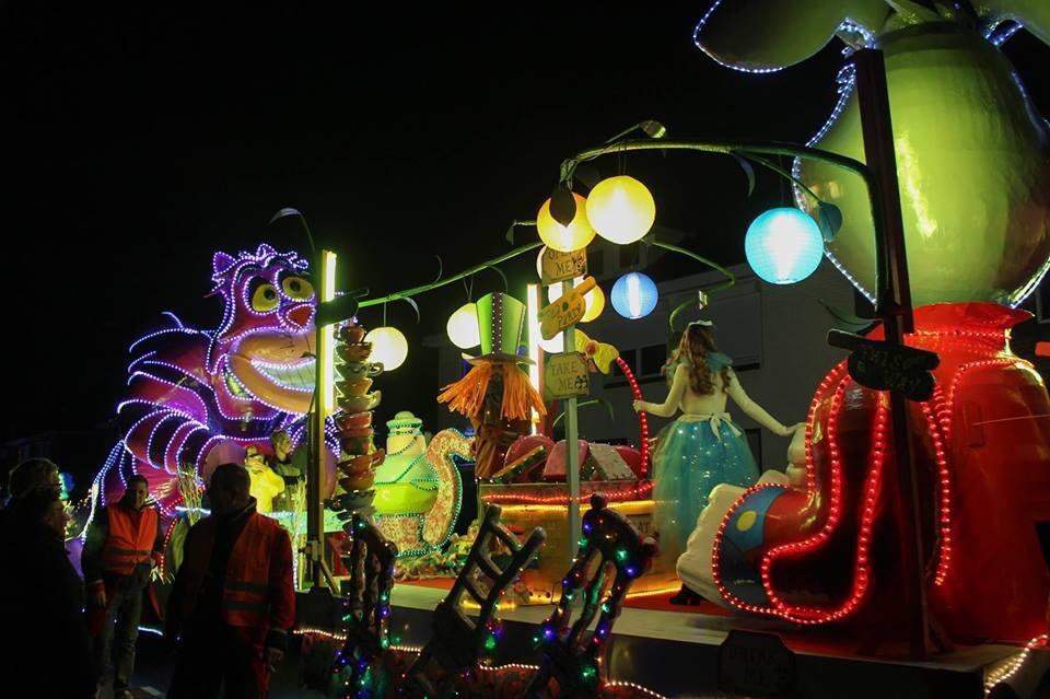 Verlichte carnavalsoptocht Twekkelerveld in Enschede