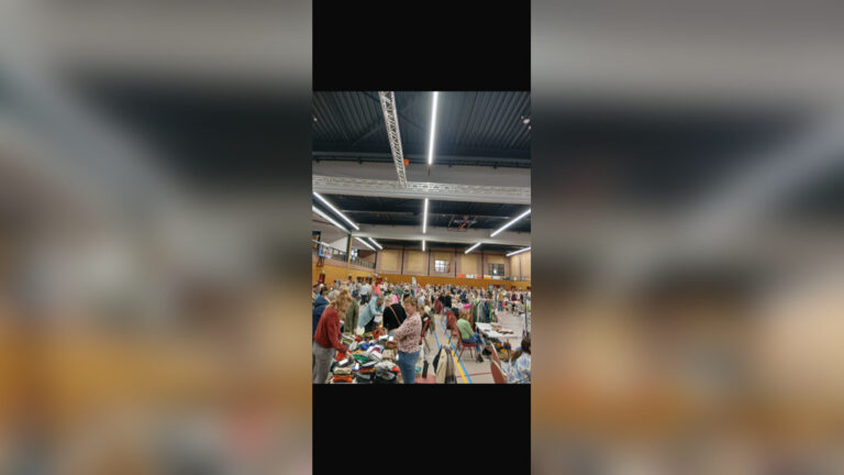 Grote kleding en speelgoedbeurs Westerhaar — Rommel- en vlooienmarkt in Overijssel